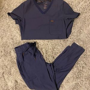 Cherokee form scrub set in Navy